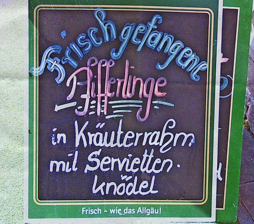 Pfifferlinge in Kräuterrahm mit Serviettenknödel_bearbeitet(Gaststätte Wieskirch, Bayern) persönlich übergeben in Kall (Eifel) 11.10.2013 ohne Namen_QdWsWfUG_f.jpg